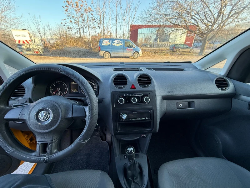 VW Caddy 1.6 TDI, снимка 9 - Автомобили и джипове - 49087204