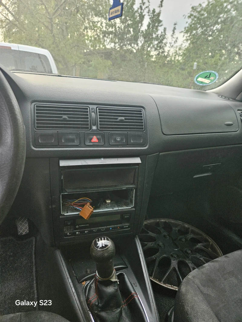 VW Golf 1.6 SR, снимка 12 - Автомобили и джипове - 50230142