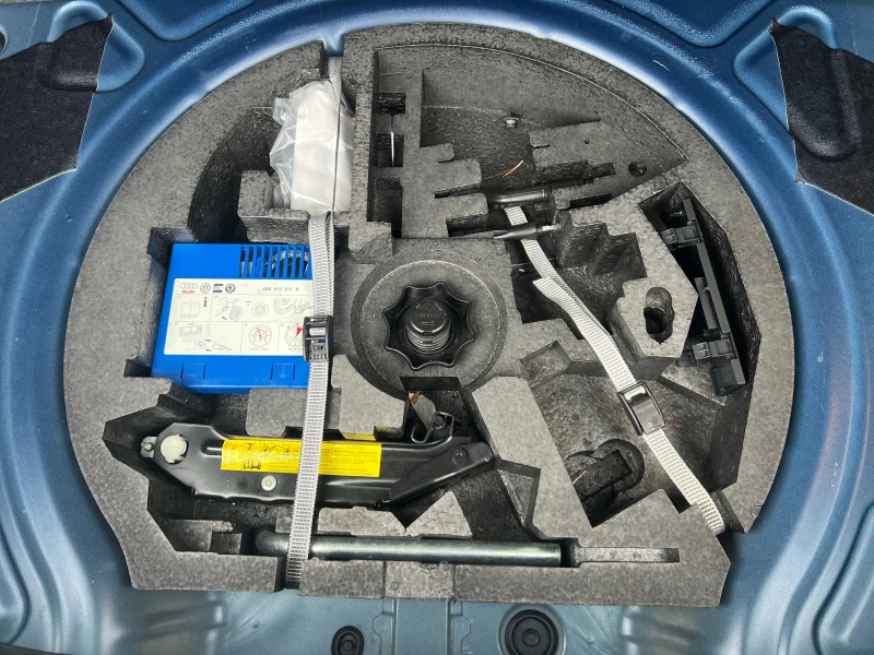 VW Golf 1.9 TDI Автоматик, снимка 8 - Автомобили и джипове - 52717938