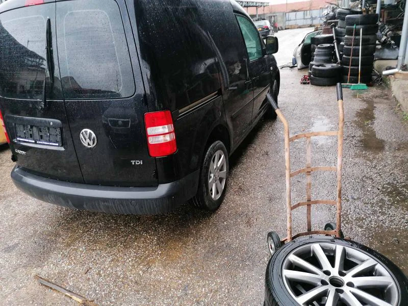 VW Caddy 1.6 TDI НА ЧАСТИ, снимка 8 - Автомобили и джипове - 47534885