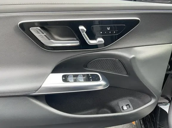 Mercedes-Benz E 220 d T 4Matic = AMG Line = Advanced Plus Гаранция - изображение 5