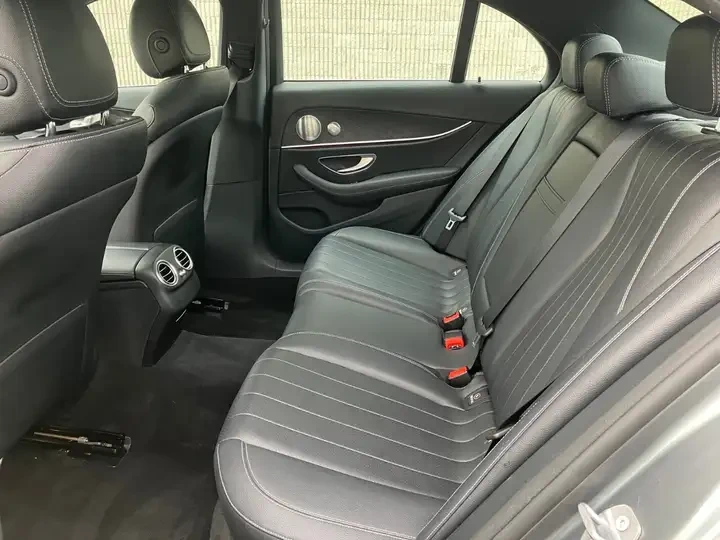 Mercedes-Benz E 300 AMG* 4MATIC* Burmester* Magno Matte, снимка 10 - Автомобили и джипове - 55990257