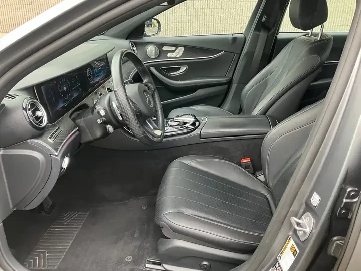 Mercedes-Benz E 300 AMG* 4MATIC* Burmester* Magno Matte, снимка 9 - Автомобили и джипове - 55990257