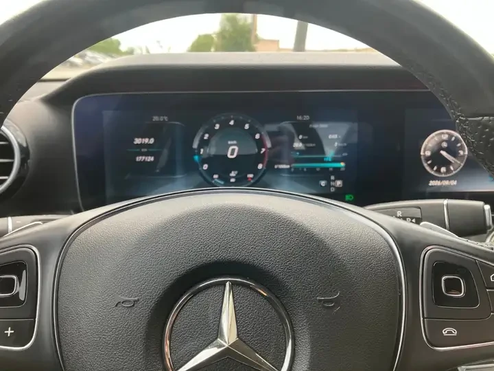 Mercedes-Benz E 300 AMG* 4MATIC* Burmester* Magno Matte, снимка 11 - Автомобили и джипове - 55990257