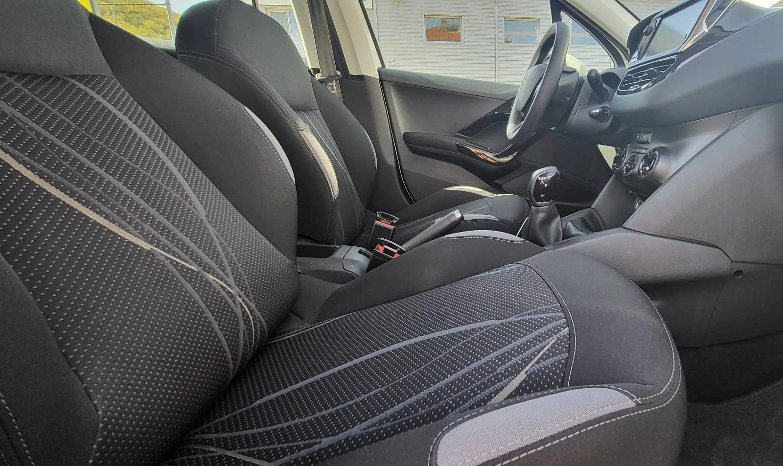 Peugeot 208 1.2 VTI - изображение 8