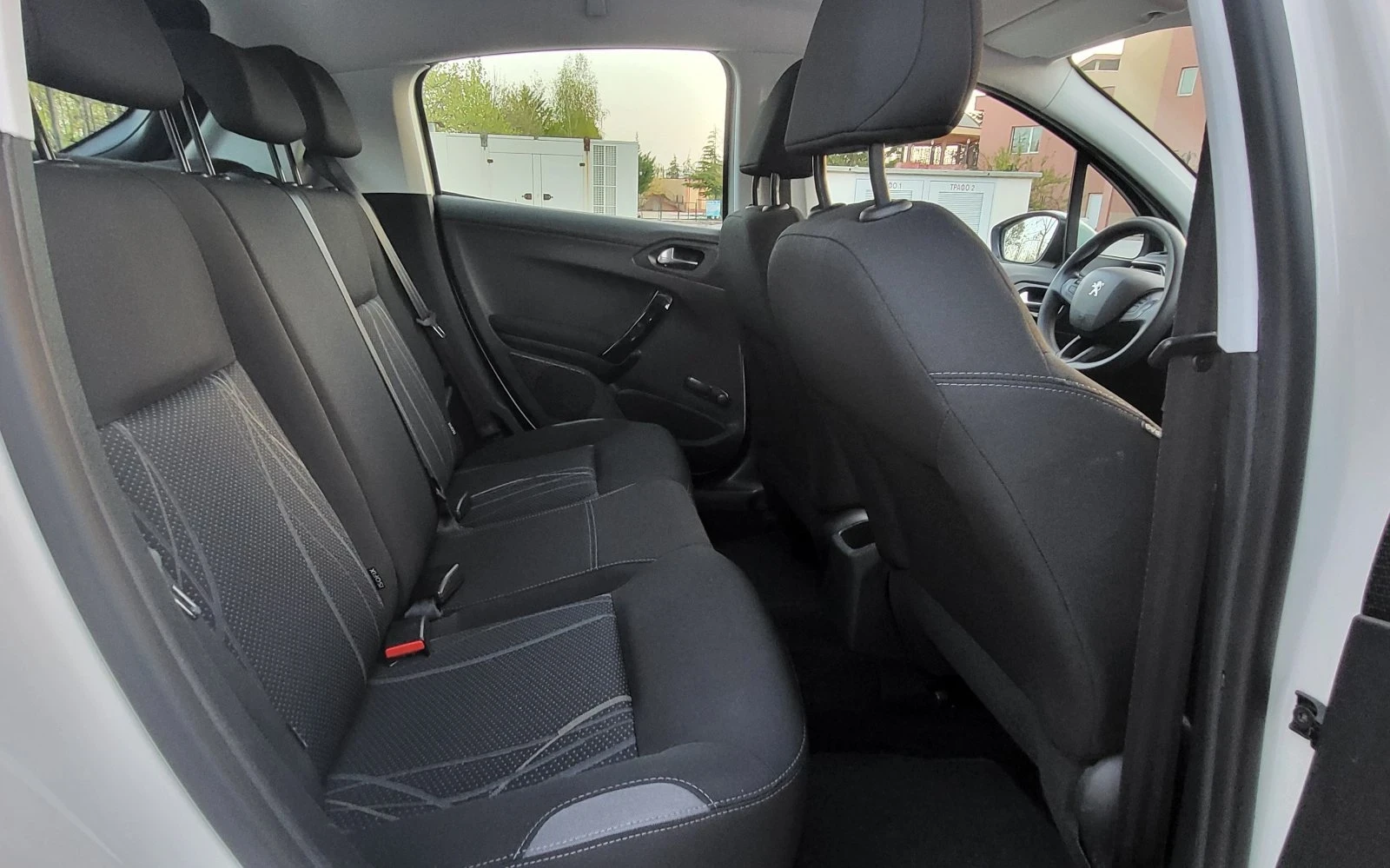 Peugeot 208 1.2 VTI - изображение 9