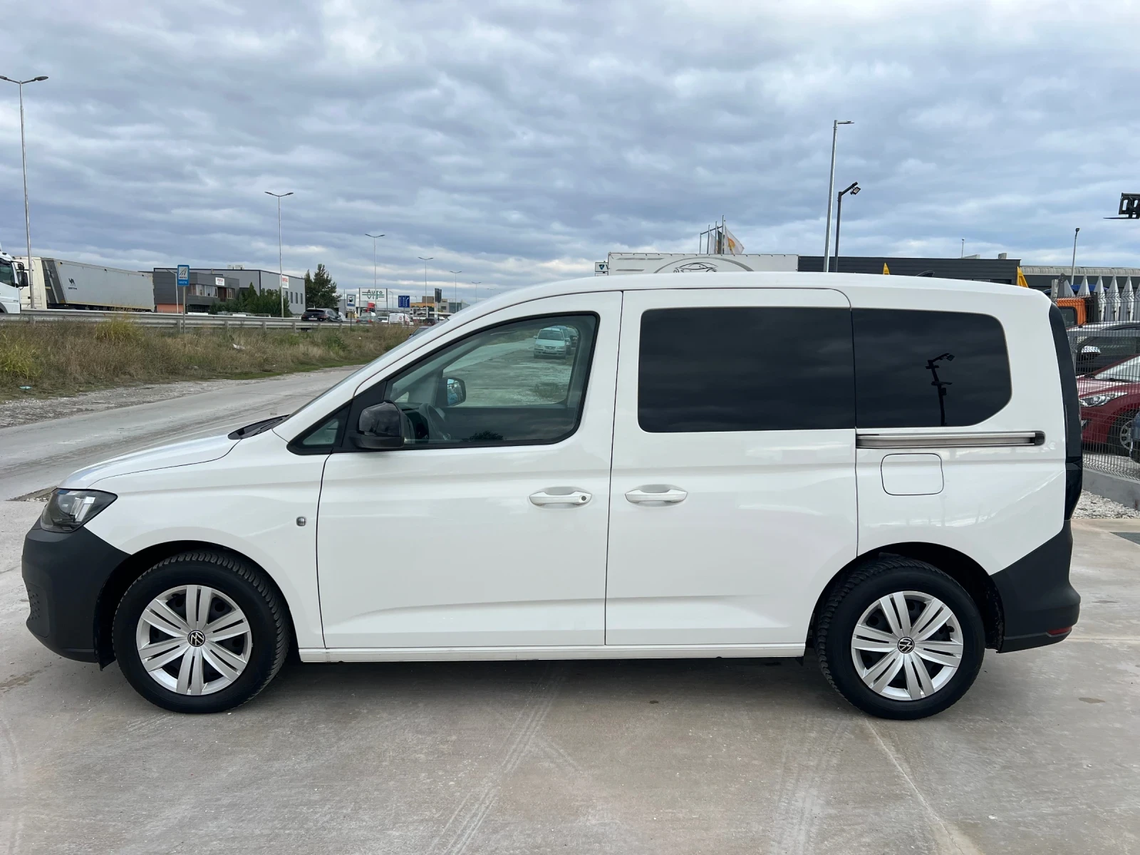 VW Caddy 2.0тди-клима-пътнически - изображение 7