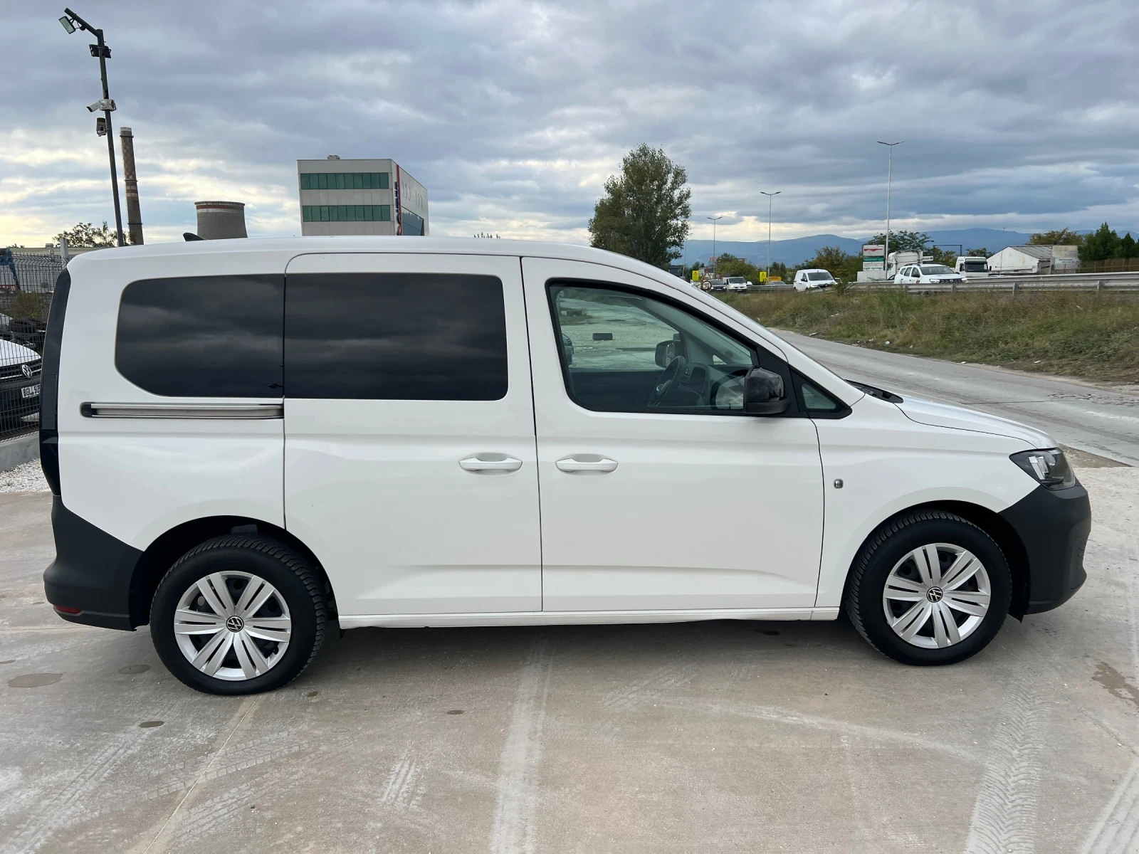 VW Caddy 2.0тди-клима-пътнически - изображение 4