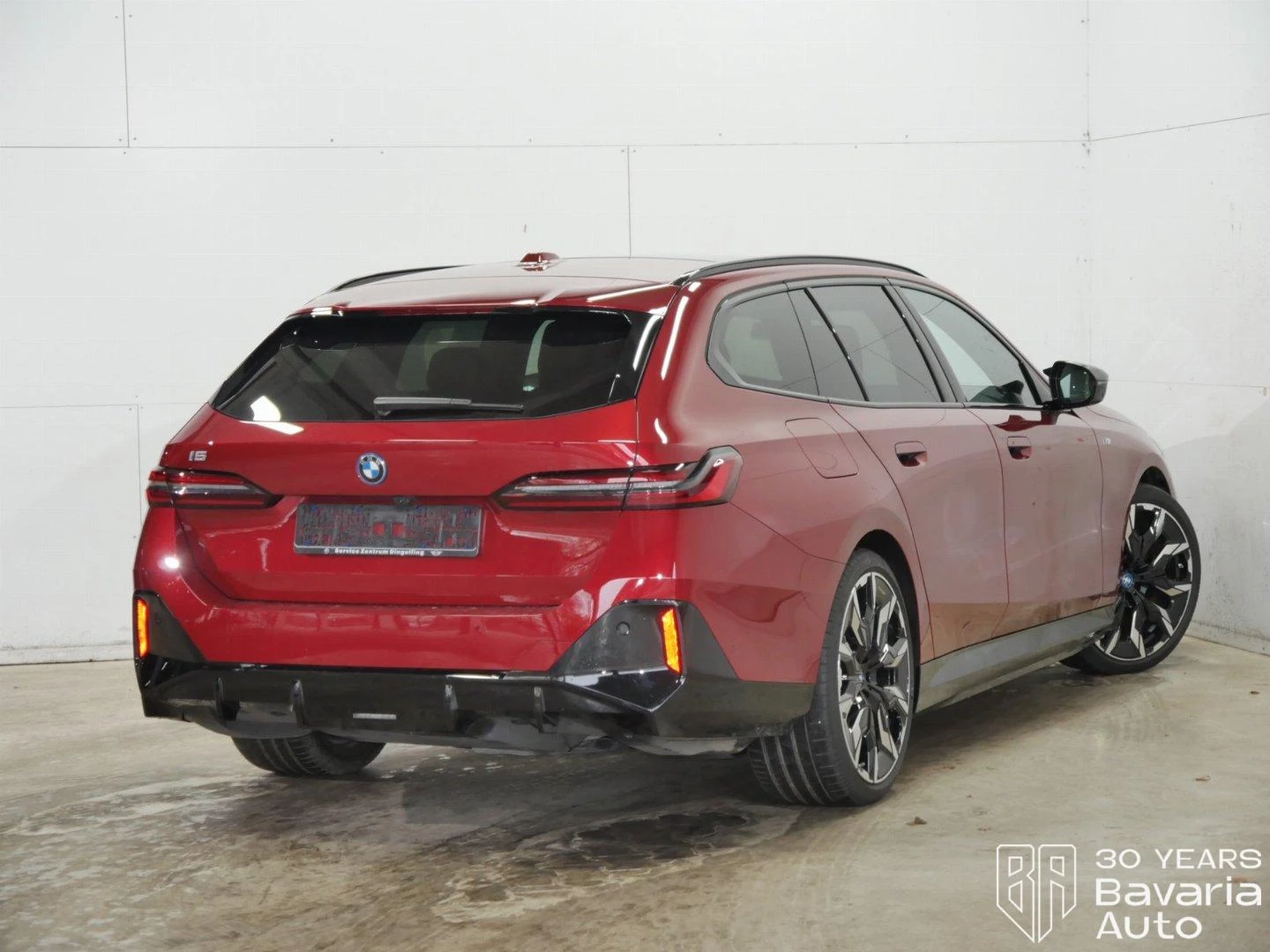 BMW i5 M60 xDrive Touring - изображение 3