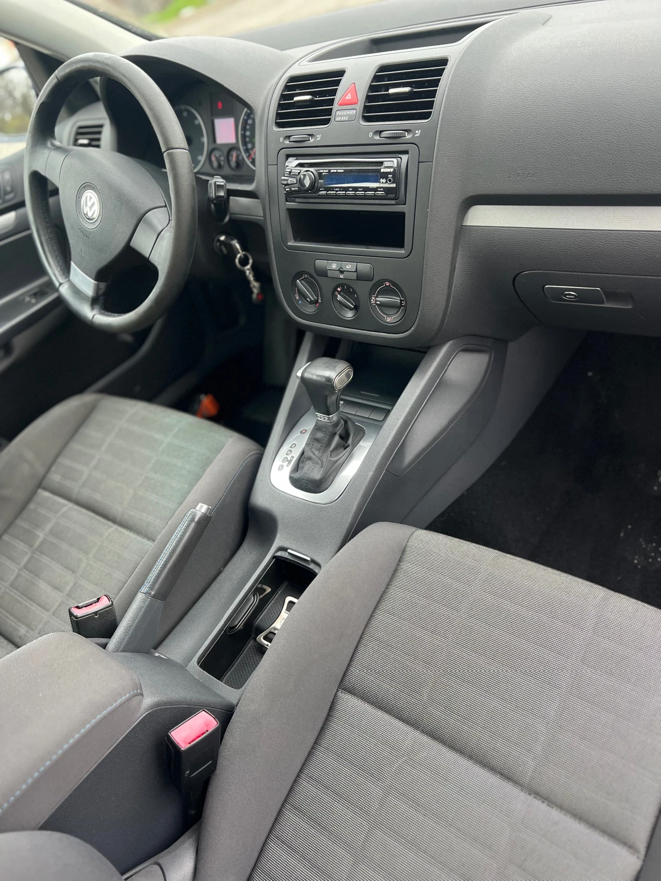 VW Golf 1.9 TDI Автоматик - изображение 10