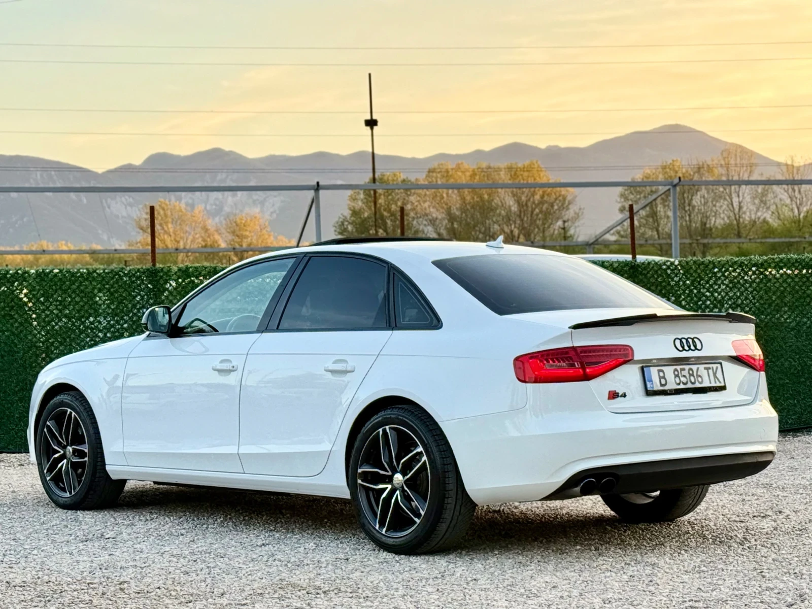 Audi A4 2.0Turbo 8ZF// 4x4* AVTOMAT* LED* FACELIFT, снимка 5 - Автомобили и джипове - 53915722