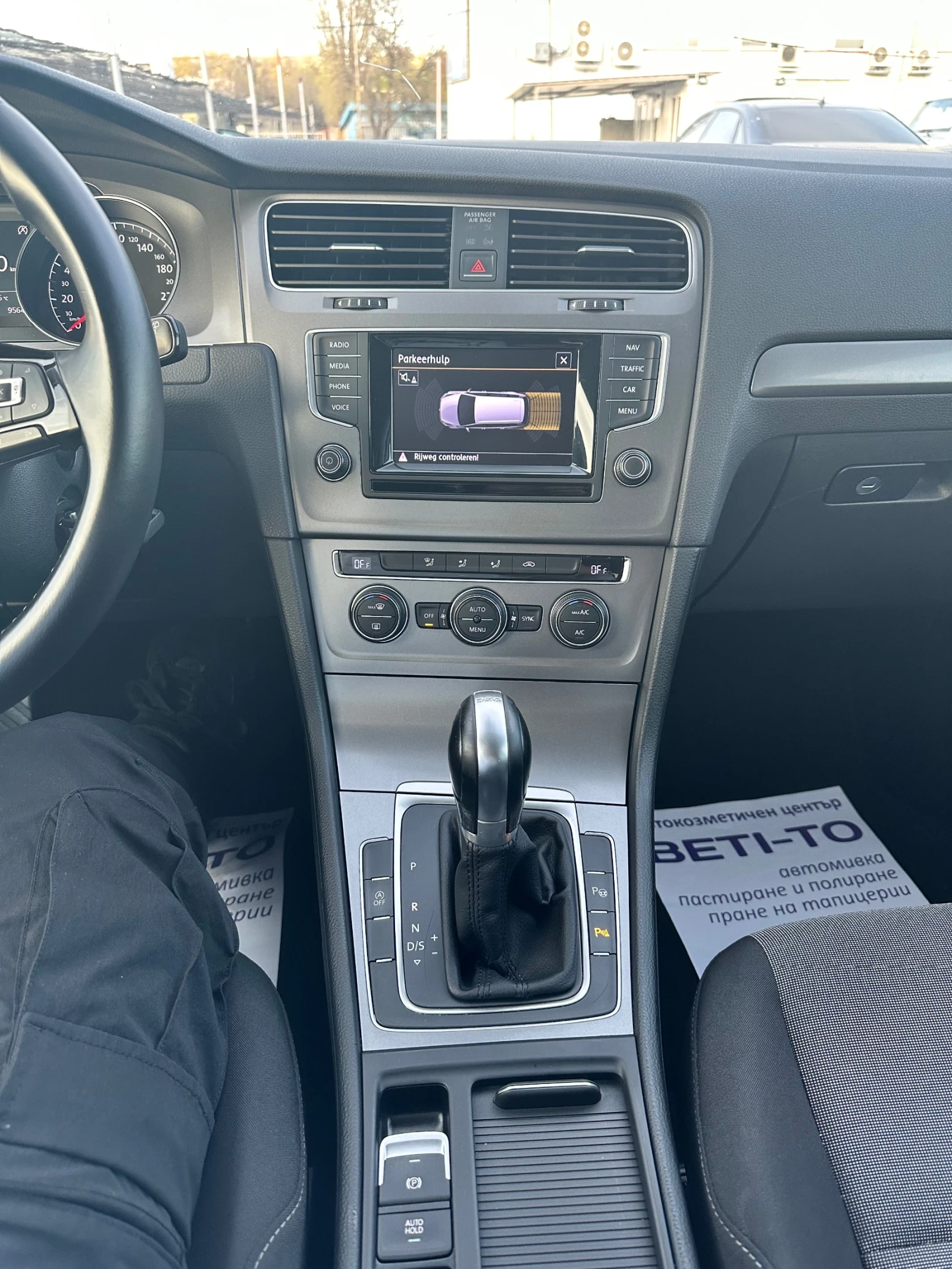 VW Golf 1.6 TDI  BLUEMOTION, снимка 9 - Автомобили и джипове - 54230440