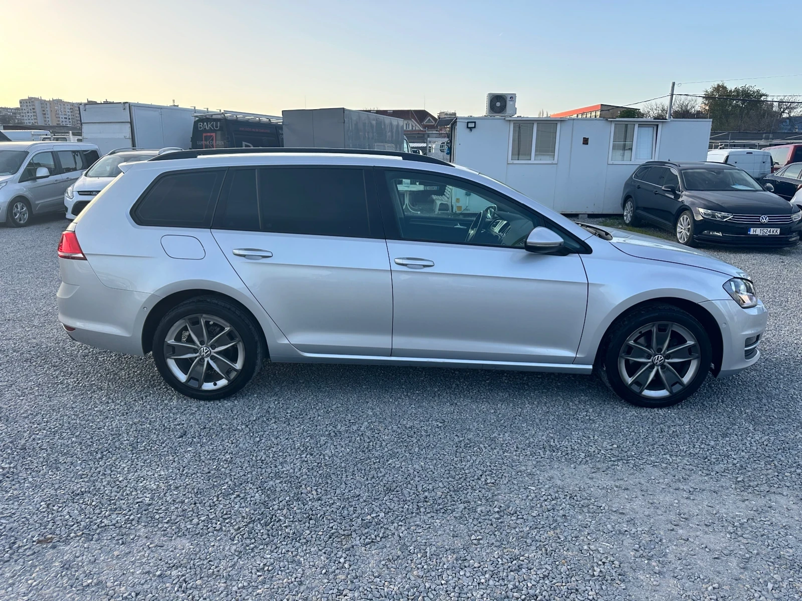 VW Golf 1.6 TDI  BLUEMOTION, снимка 4 - Автомобили и джипове - 54230440