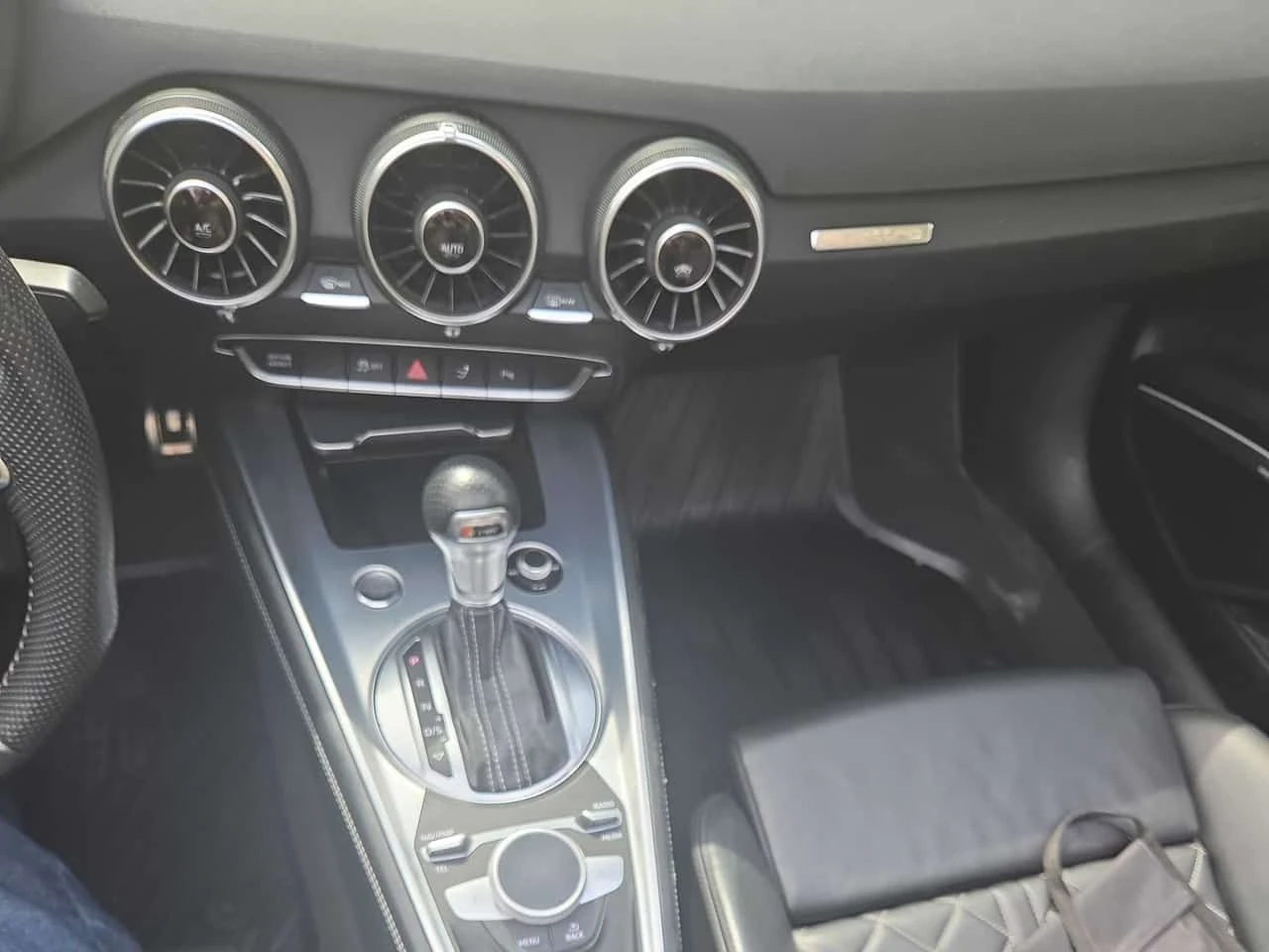 Audi Tt * 2.0T* 2 КЛЮЧА* KEYLESS* ПОДГРЕВ* , снимка 9 - Автомобили и джипове - 54374732