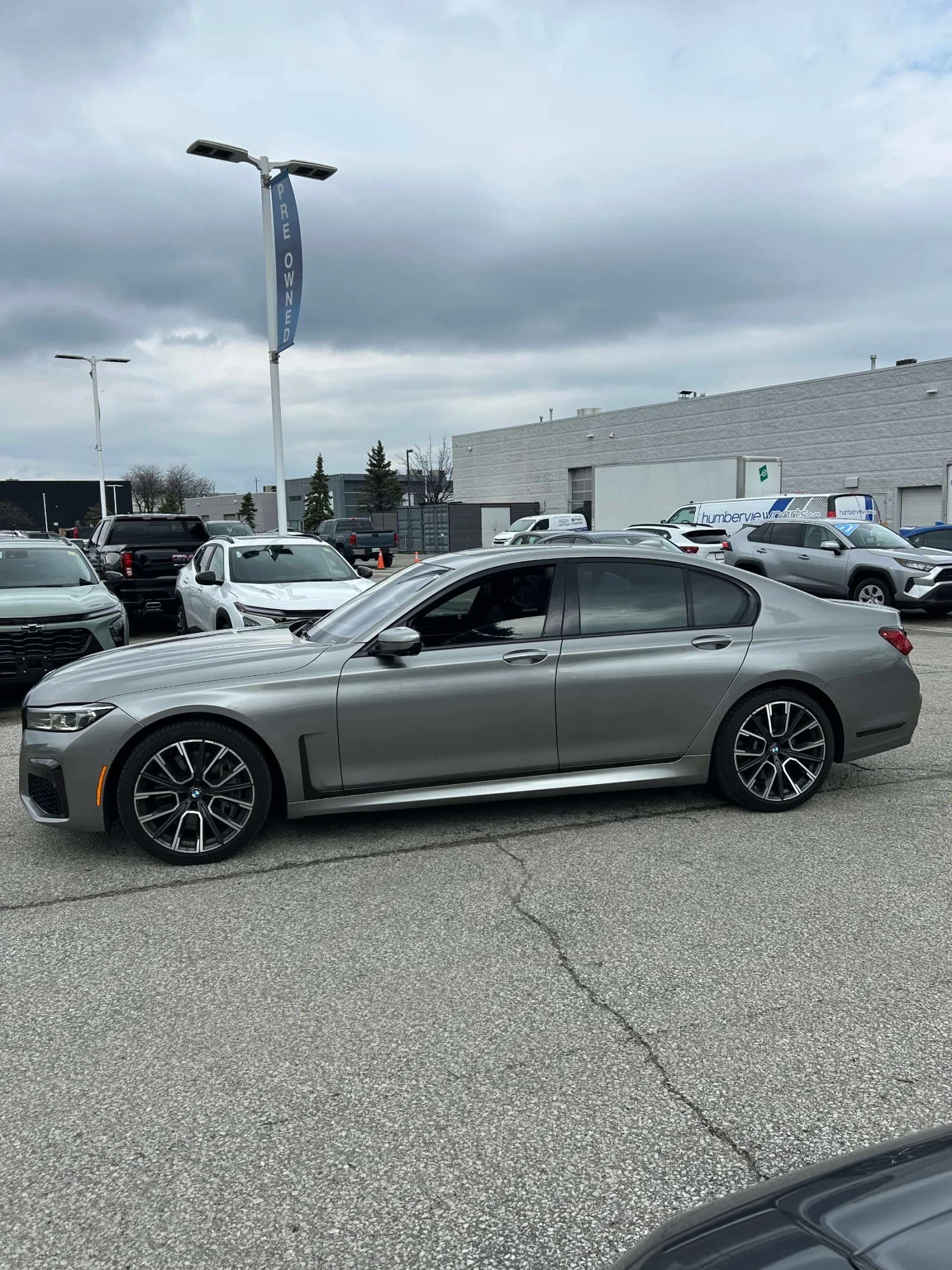 BMW 750 xDrive * ДИСТРОНИК * HARMAN KARDON * CARFAX, снимка 2 - Автомобили и джипове - 54554251