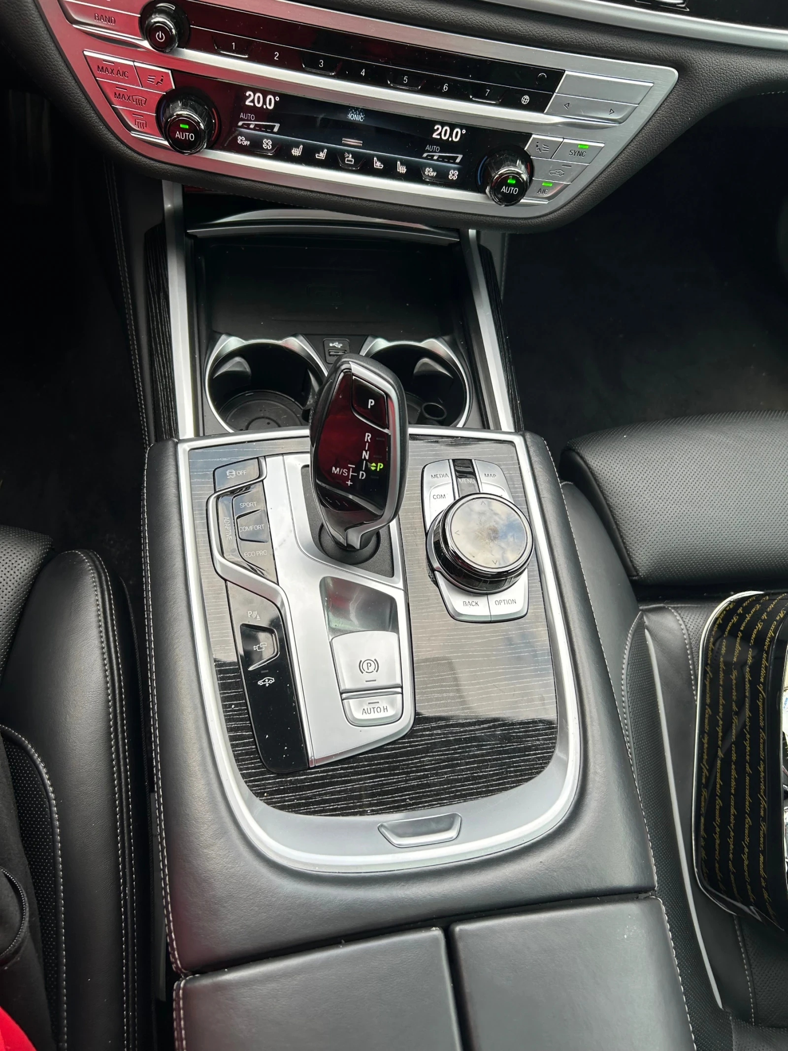 BMW 750 xDrive * ДИСТРОНИК * HARMAN KARDON * CARFAX, снимка 11 - Автомобили и джипове - 54554251