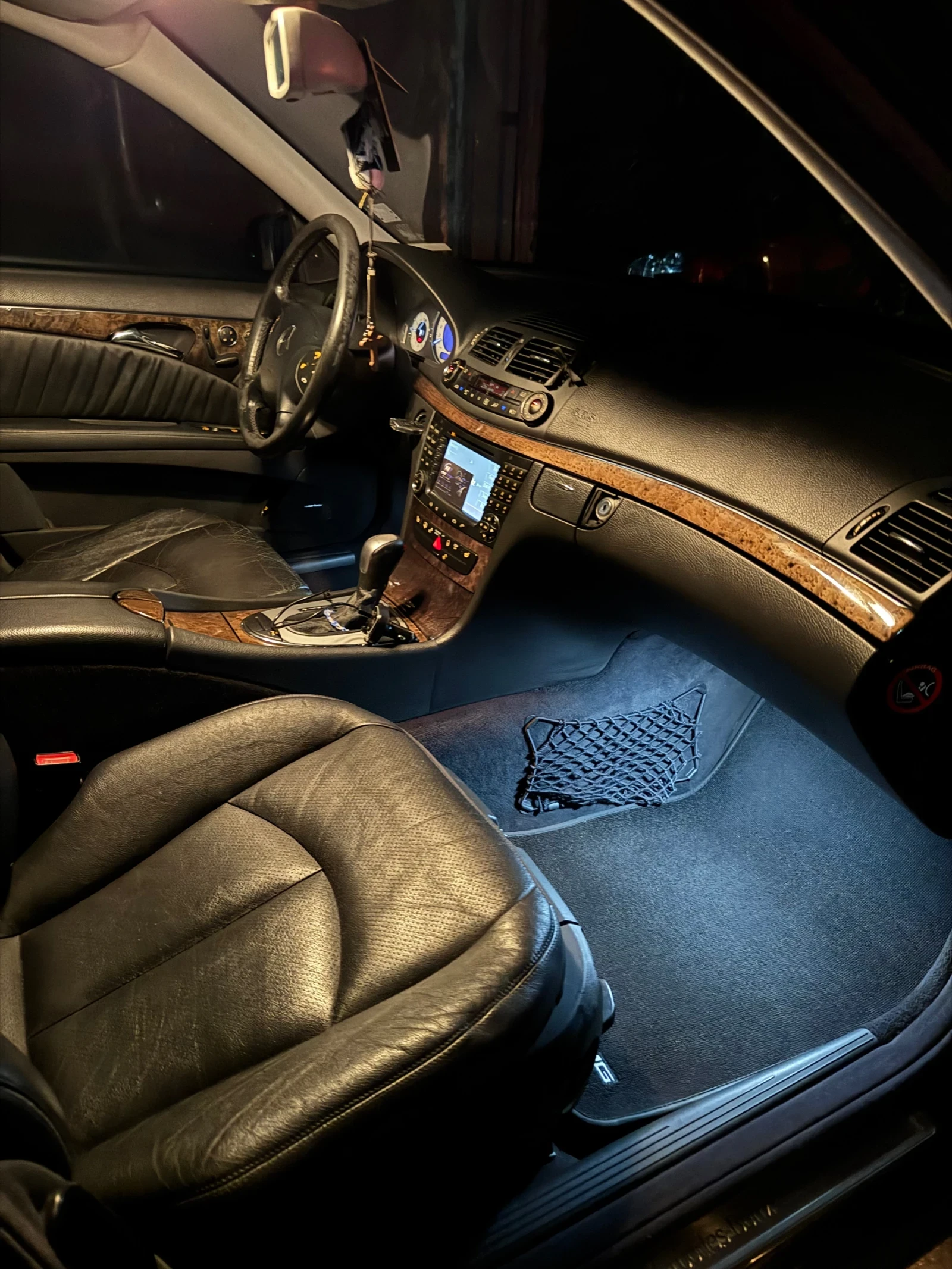 Mercedes-Benz E 320 3.2 CDI, снимка 7 - Автомобили и джипове - 54753876