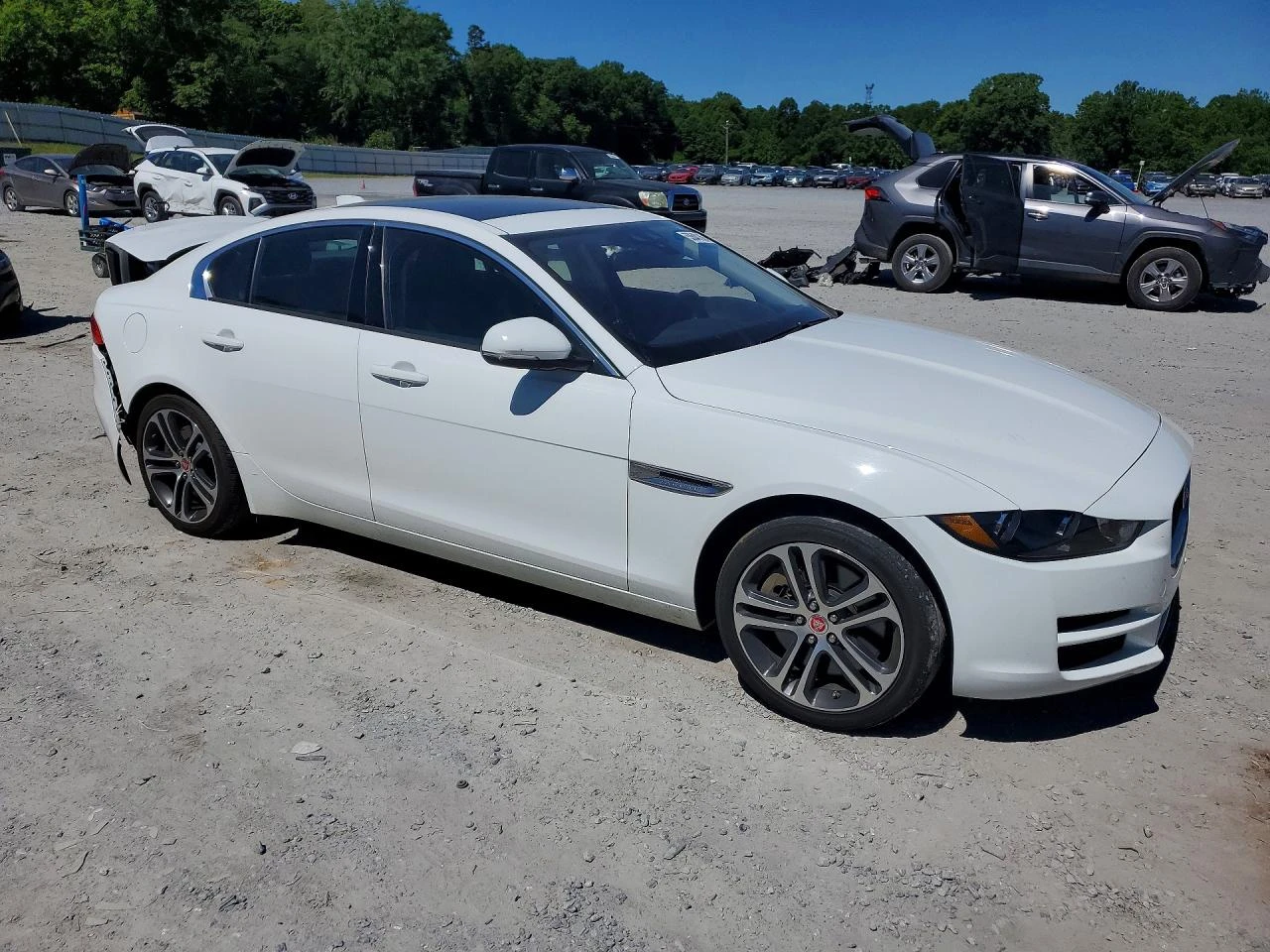 Jaguar XE 3.0l Premium, снимка 4 - Автомобили и джипове - 54882053