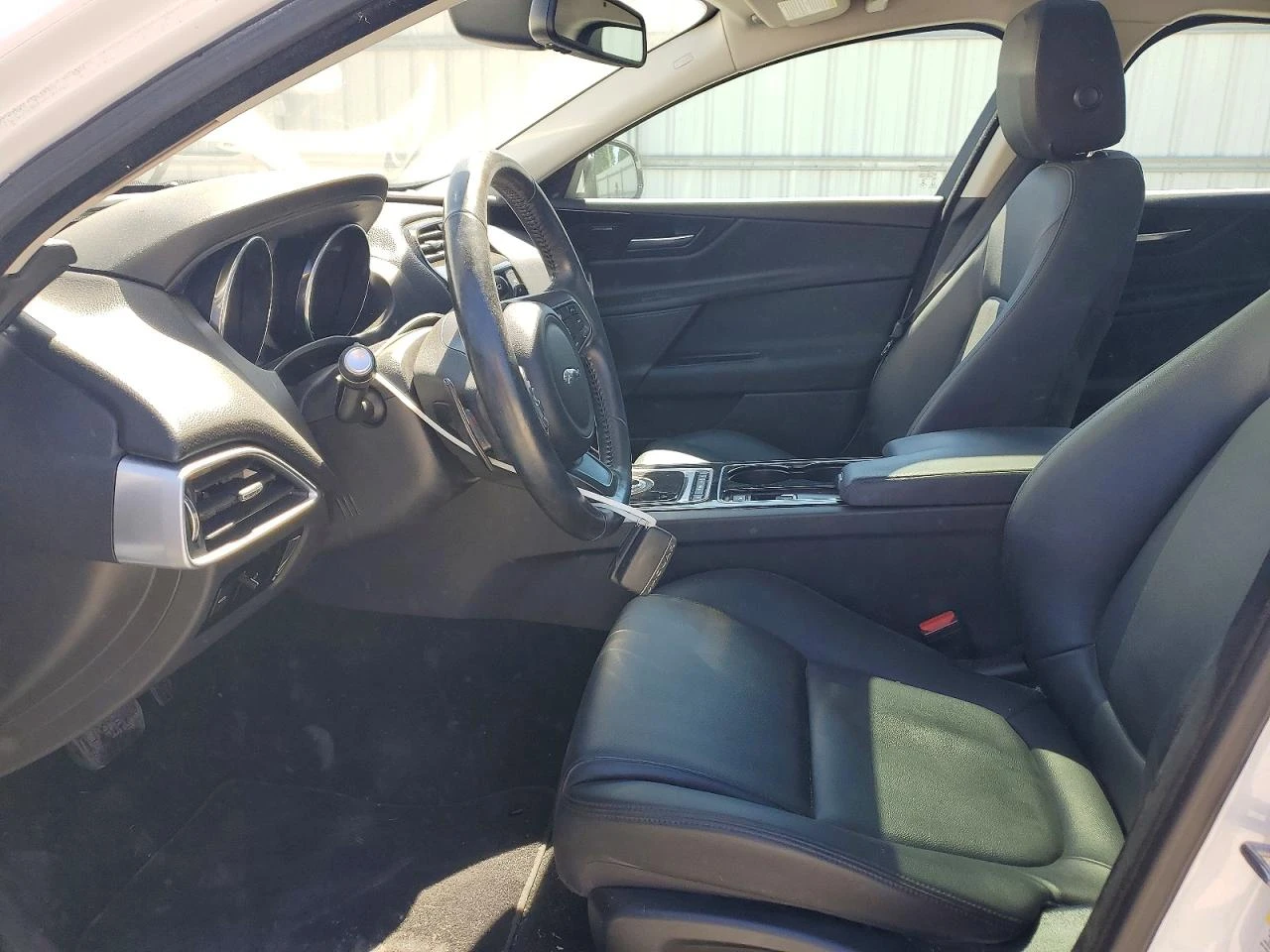 Jaguar XE 3.0l Premium, снимка 7 - Автомобили и джипове - 54882053