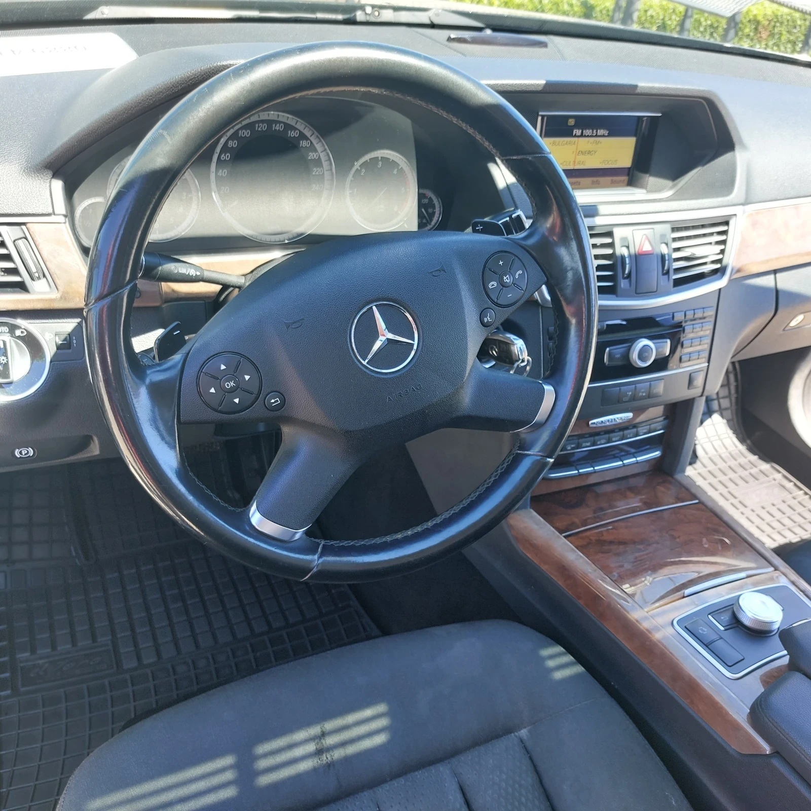 Mercedes-Benz E 220, снимка 6 - Автомобили и джипове - 54913412