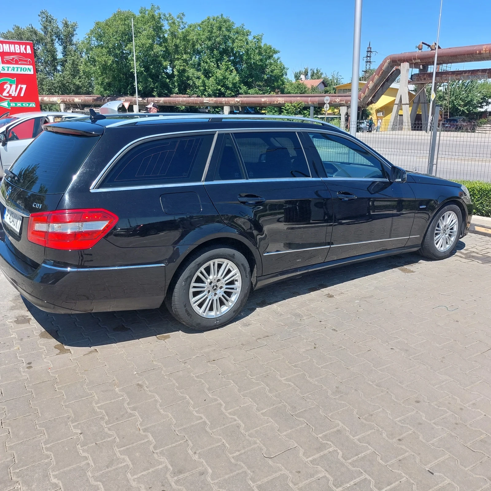 Mercedes-Benz E 220, снимка 2 - Автомобили и джипове - 54913412