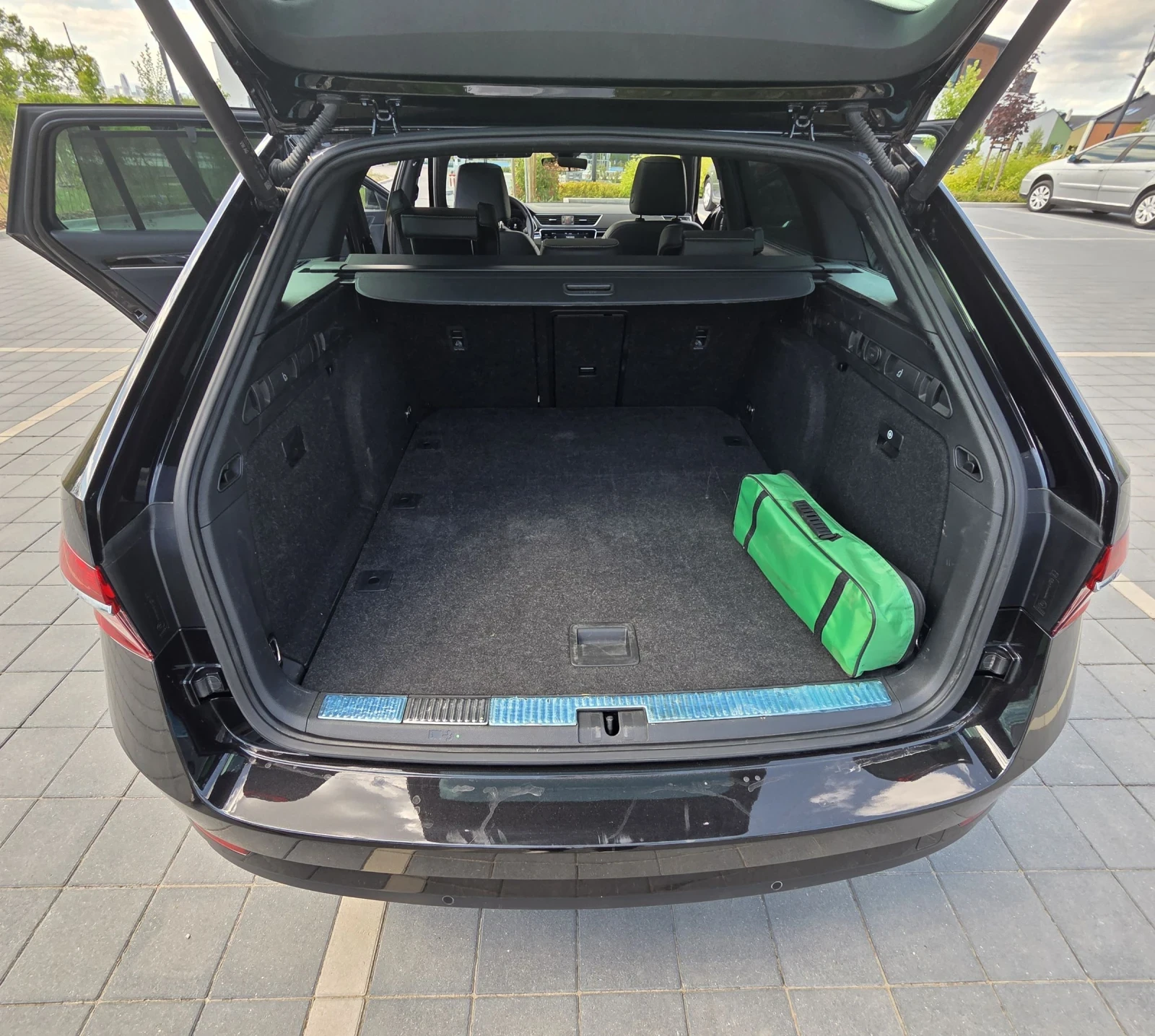 Skoda Superb 4x4 Laurin& Klement, снимка 11 - Автомобили и джипове - 55281512