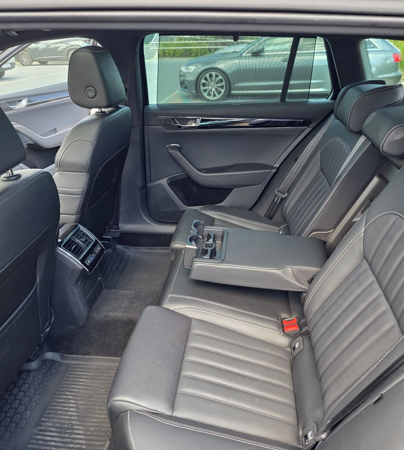 Skoda Superb 4x4 Laurin& Klement, снимка 12 - Автомобили и джипове - 55281512