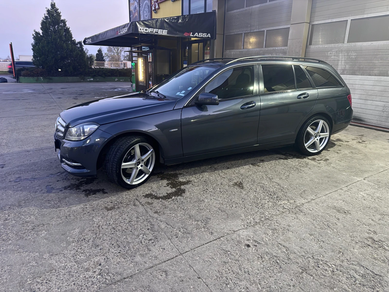 Mercedes-Benz C 220, снимка 2 - Автомобили и джипове - 55450875