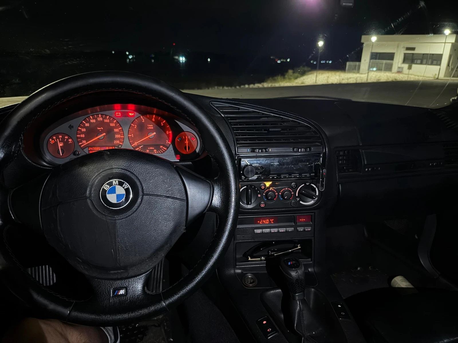 BMW 318 1.8is, снимка 13 - Автомобили и джипове - 55827654