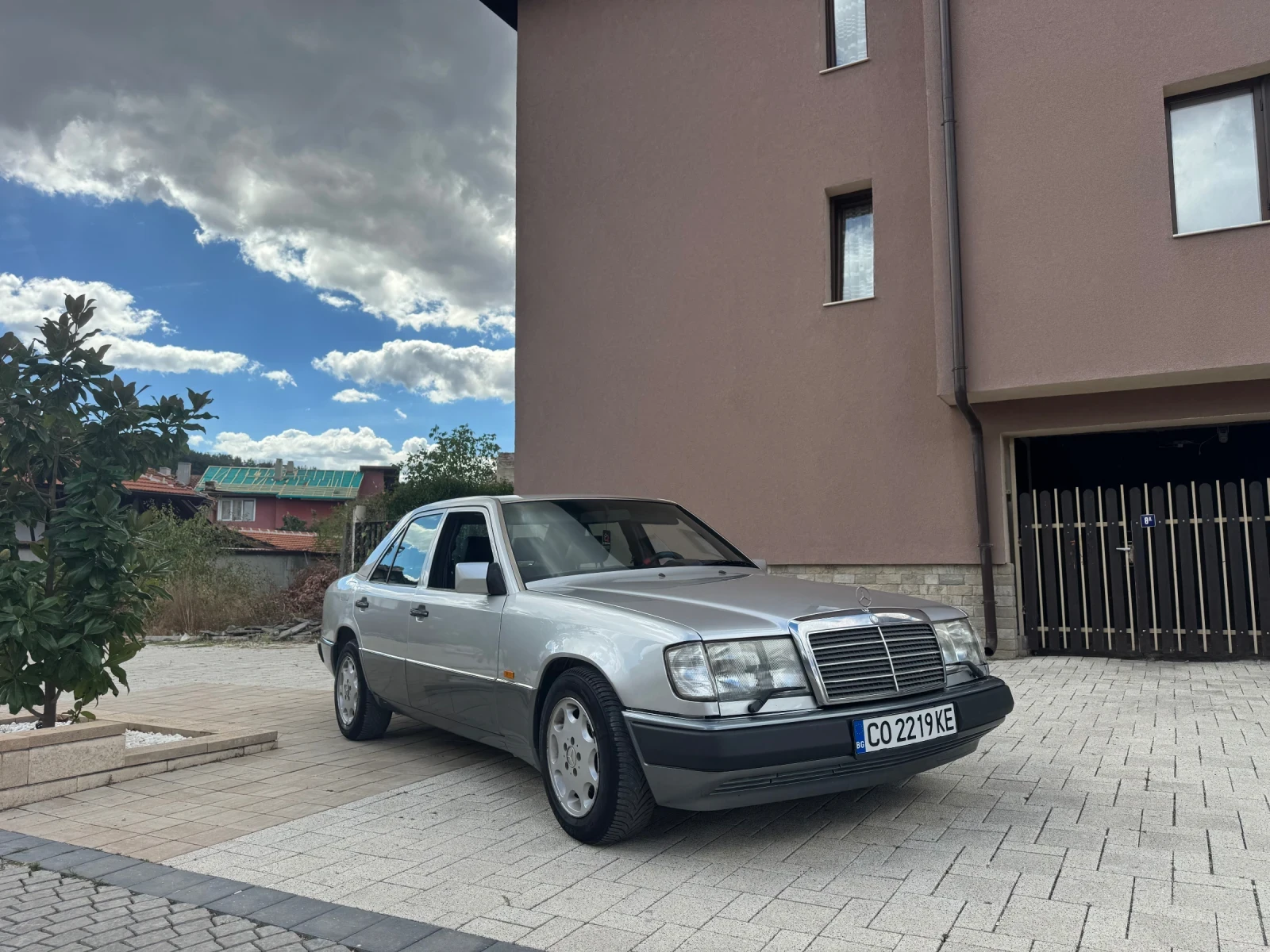 Mercedes-Benz 124