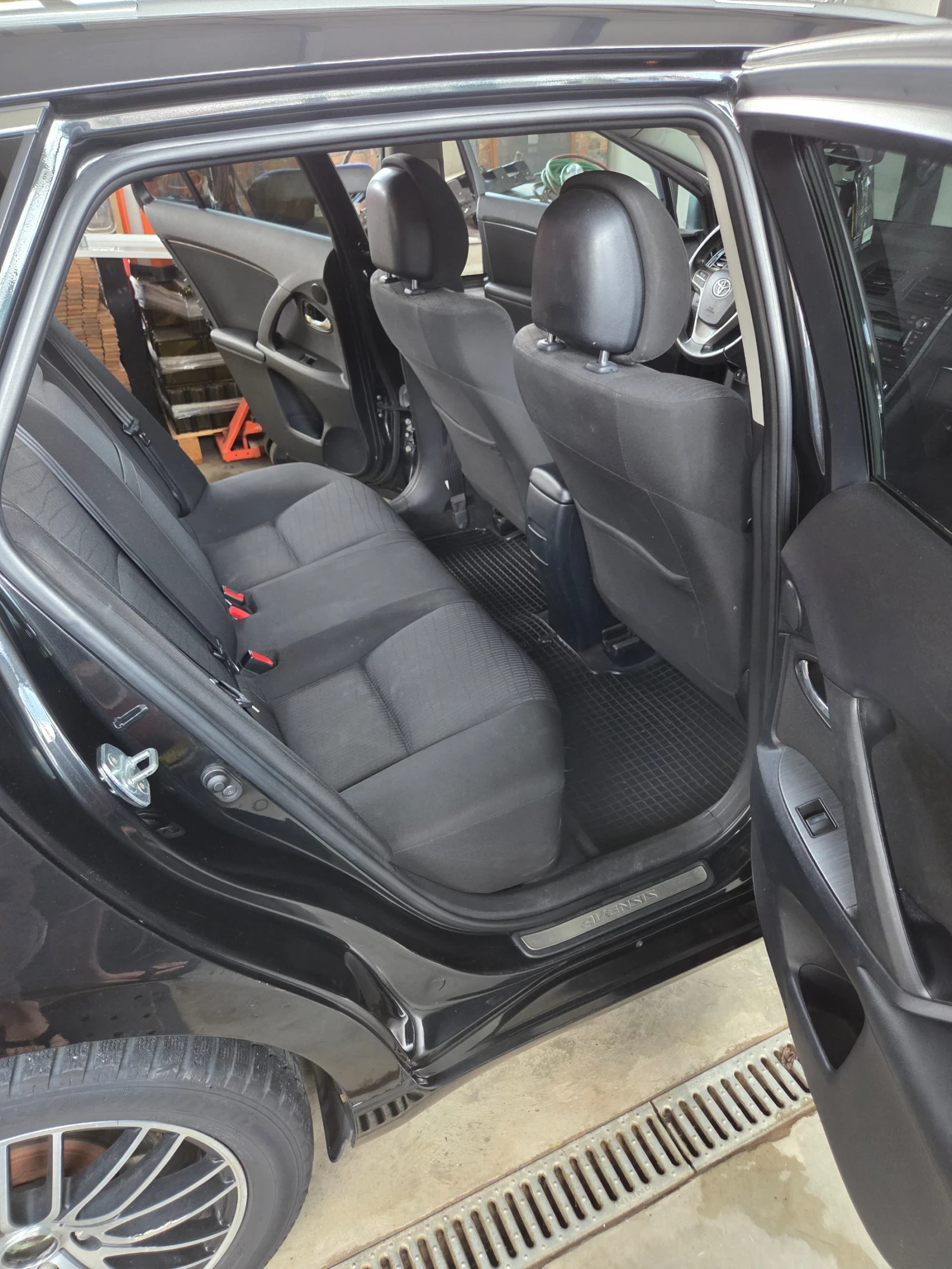 Toyota Avensis, снимка 7 - Автомобили и джипове - 55964306