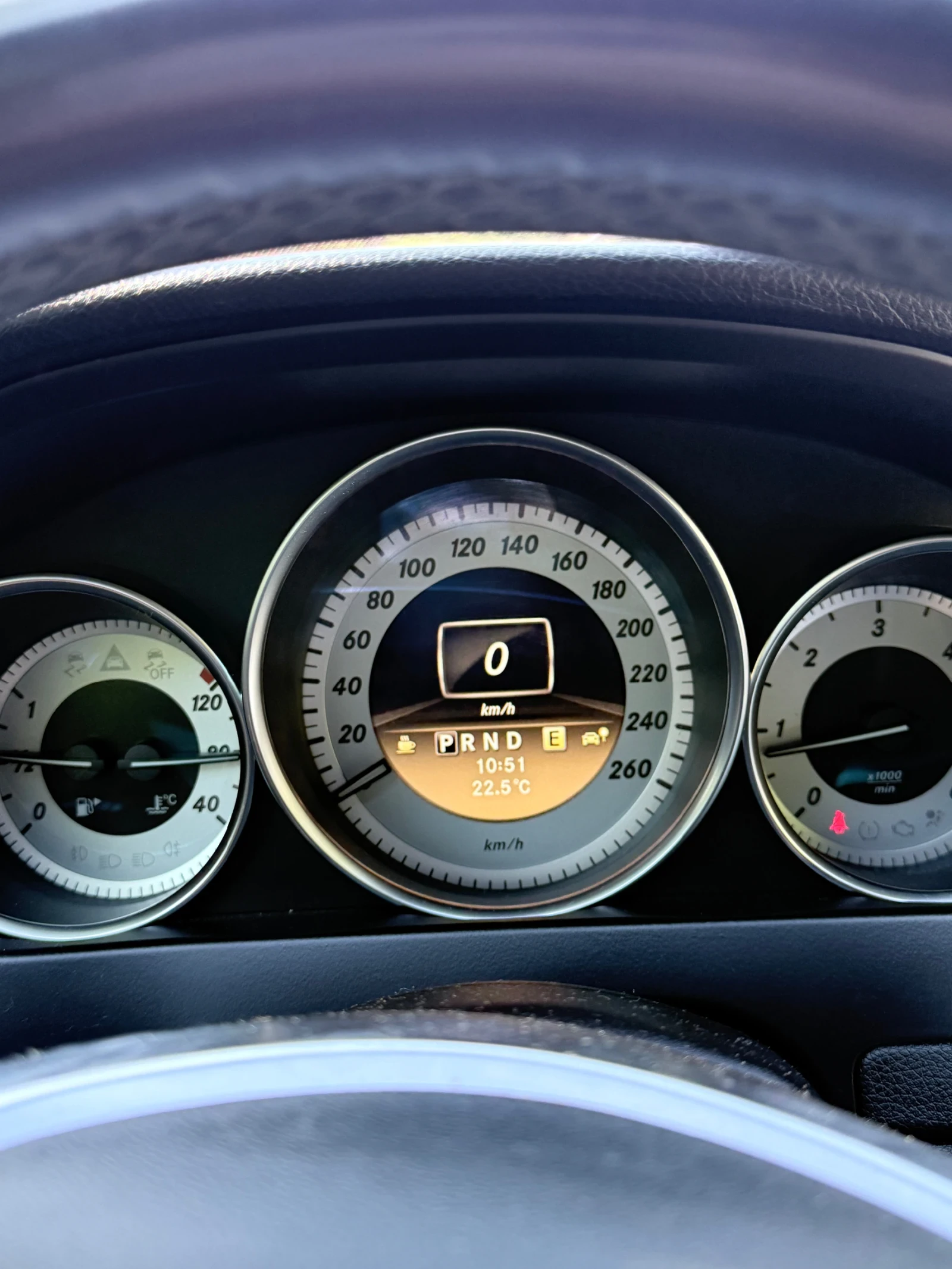 Mercedes-Benz C 220, снимка 4 - Автомобили и джипове - 56018581