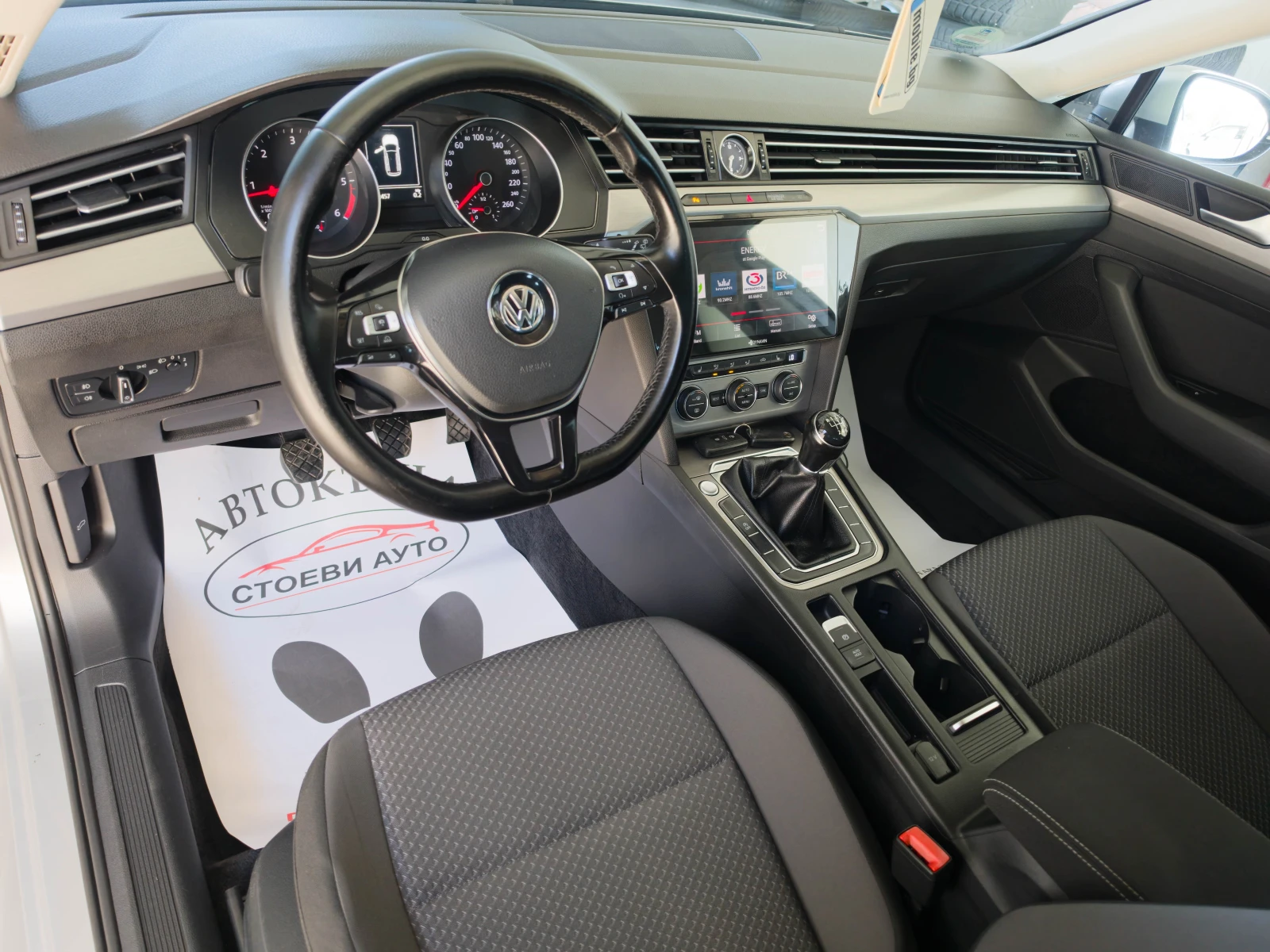 VW Passat 2.0* 150кс* Дистроник* Нави* keyless, снимка 13 - Автомобили и джипове - 56324042