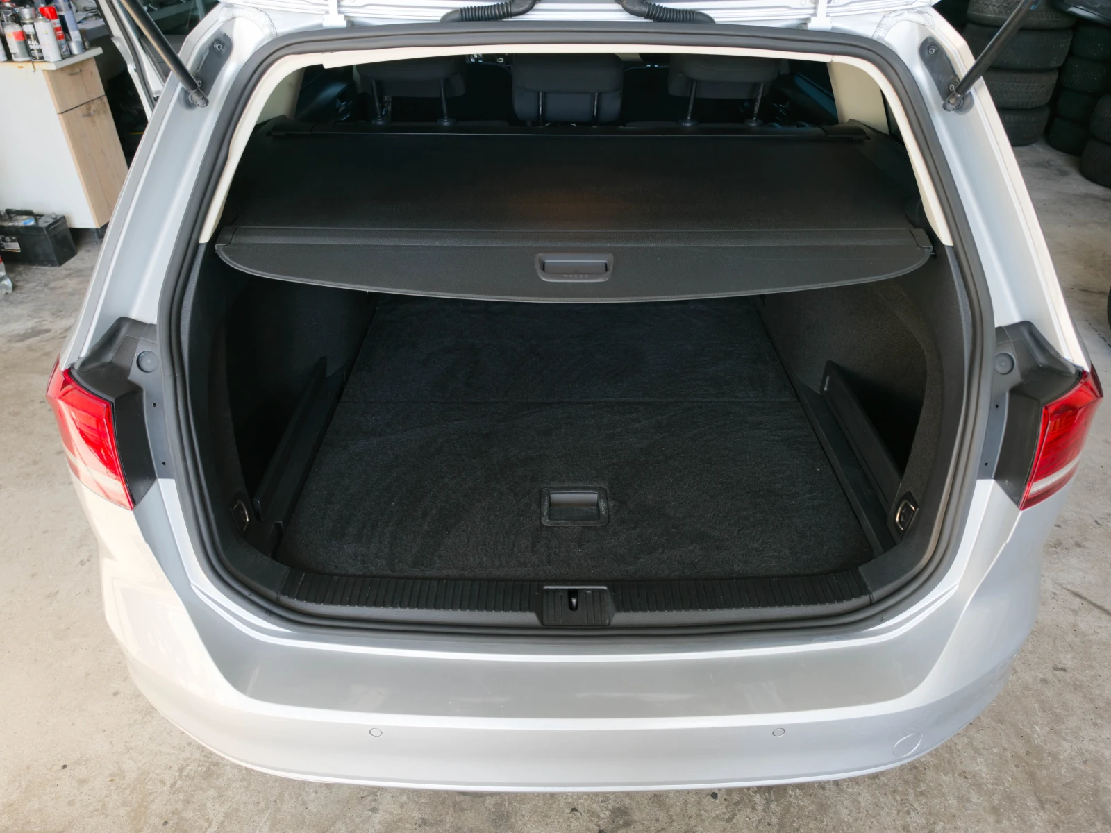 VW Passat 2.0* 150кс* Дистроник* Нави* keyless, снимка 9 - Автомобили и джипове - 56324042