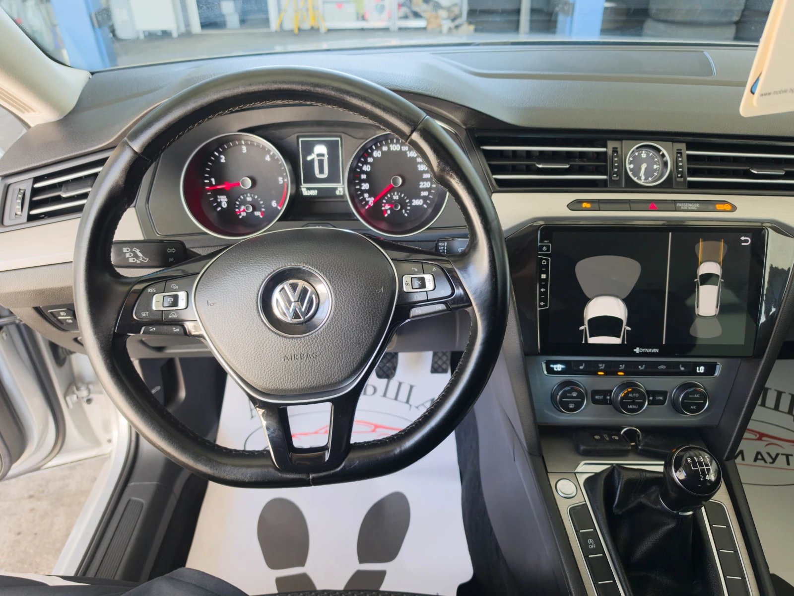 VW Passat 2.0* 150кс* Дистроник* Нави* keyless, снимка 11 - Автомобили и джипове - 56324042