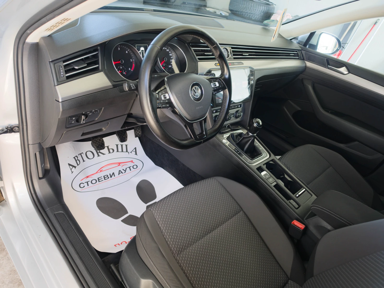 VW Passat 2.0* 150кс* Дистроник* Нави* keyless, снимка 10 - Автомобили и джипове - 56324042