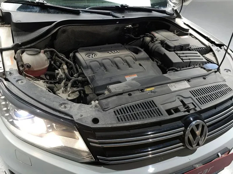 VW Tiguan 2.0 COMFORT, снимка 4 - Автомобили и джипове - 55446695