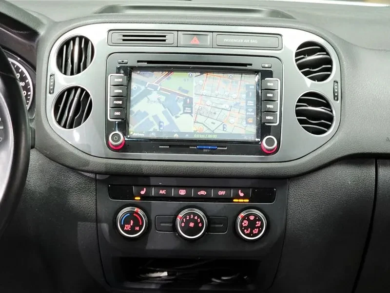 VW Tiguan 2.0 COMFORT, снимка 11 - Автомобили и джипове - 55446695