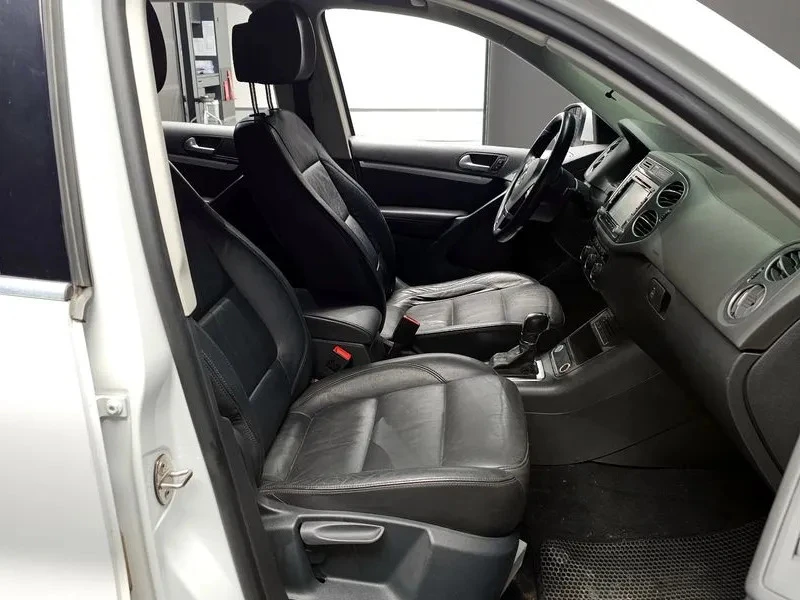 VW Tiguan 2.0 COMFORT, снимка 8 - Автомобили и джипове - 55446695