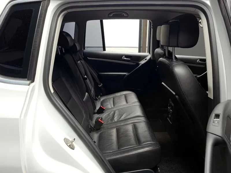 VW Tiguan 2.0 COMFORT, снимка 9 - Автомобили и джипове - 55446695