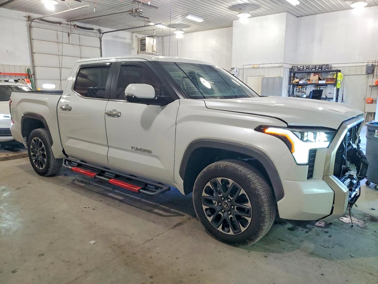 Toyota Tundra 4WD Limited CrewMax 5.5' Bed | Mobile.bg � ����������� 4