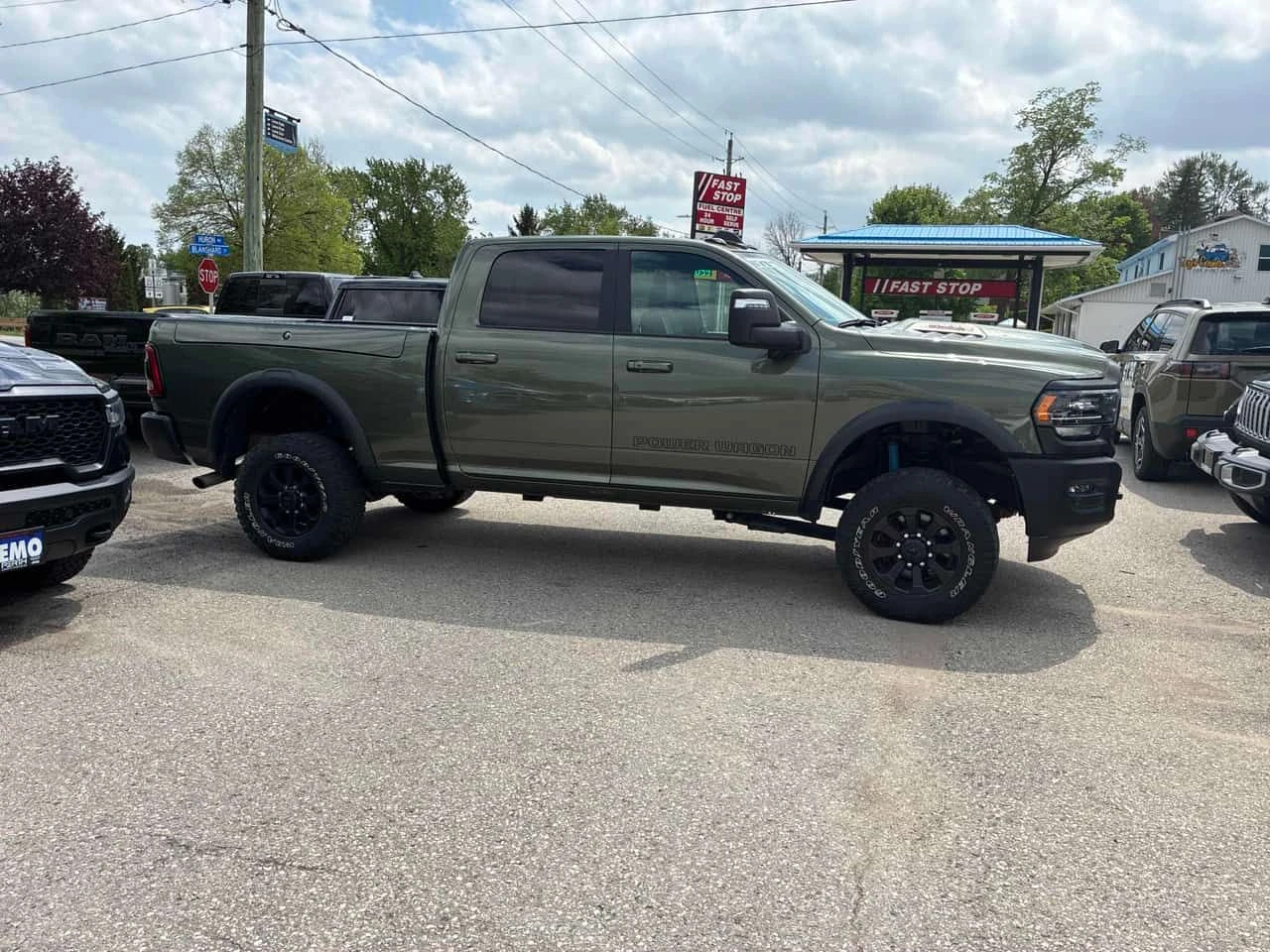 Dodge RAM 2500 Power Wagon | CARFAX | ПОДГРЕВ | ГОЛЯМА НАВИГАЦИЯ, снимка 3 - Автомобили и джипове - 54652784