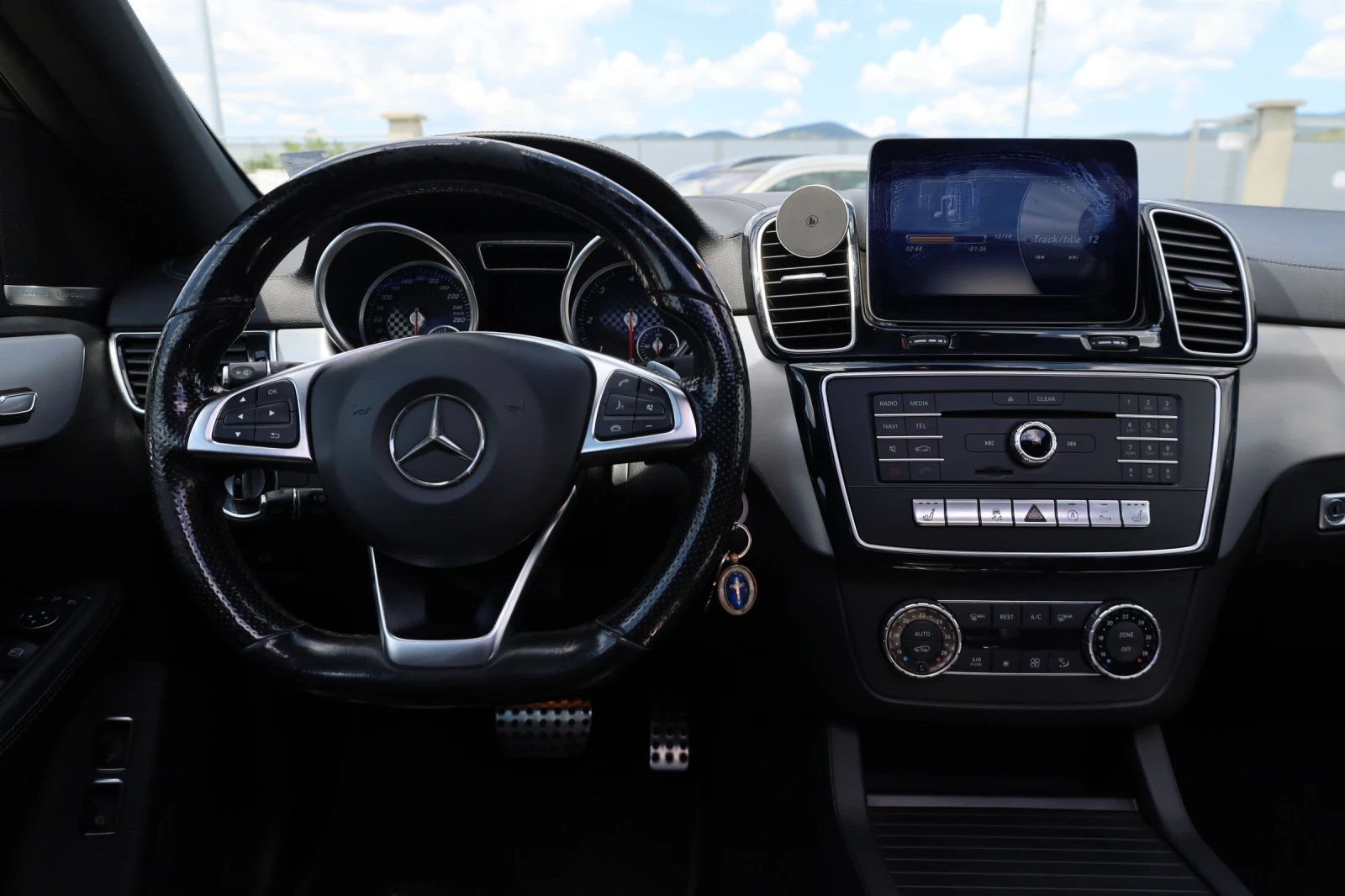 Mercedes-Benz GLE 350 3.0 D AMG LINE, снимка 9 - Автомобили и джипове - 55223145