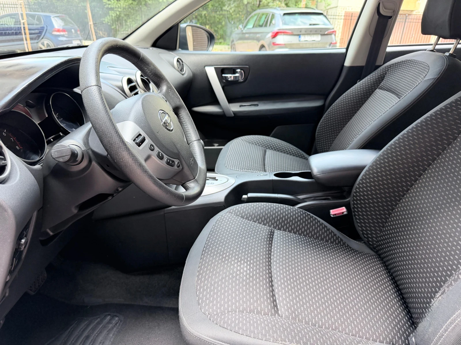 Nissan Qashqai, снимка 8 - Автомобили и джипове - 55659569