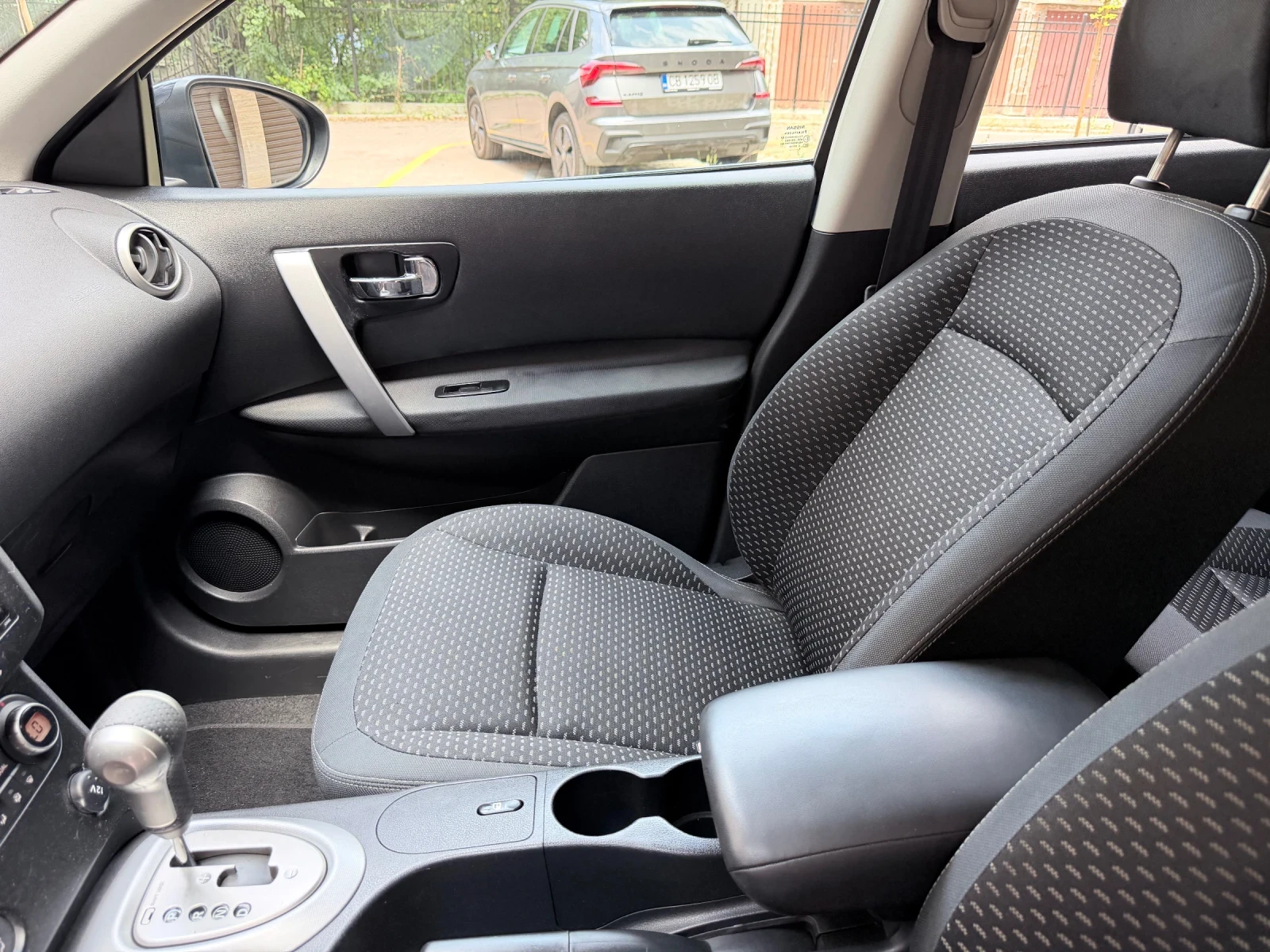 Nissan Qashqai, снимка 9 - Автомобили и джипове - 55659569