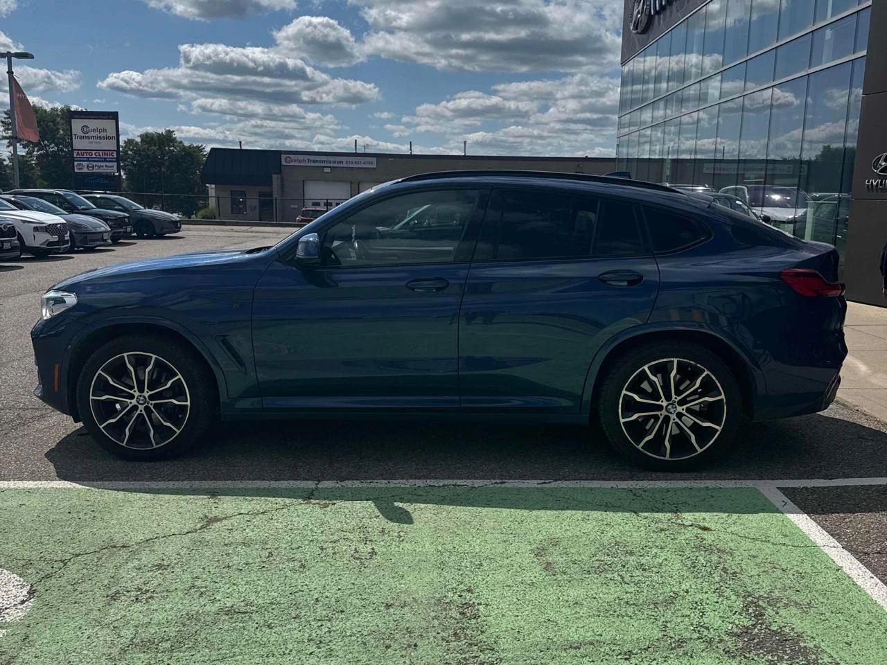 BMW X4 M pack* Подгреви* Carplay* Пано* Harman Kardon, снимка 2 - Автомобили и джипове - 56019653