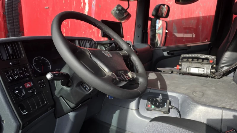 Scania P 380 EURO 4 Кран HIAB 166-E HIDUO 8X4, снимка 16 - Камиони - 52659838