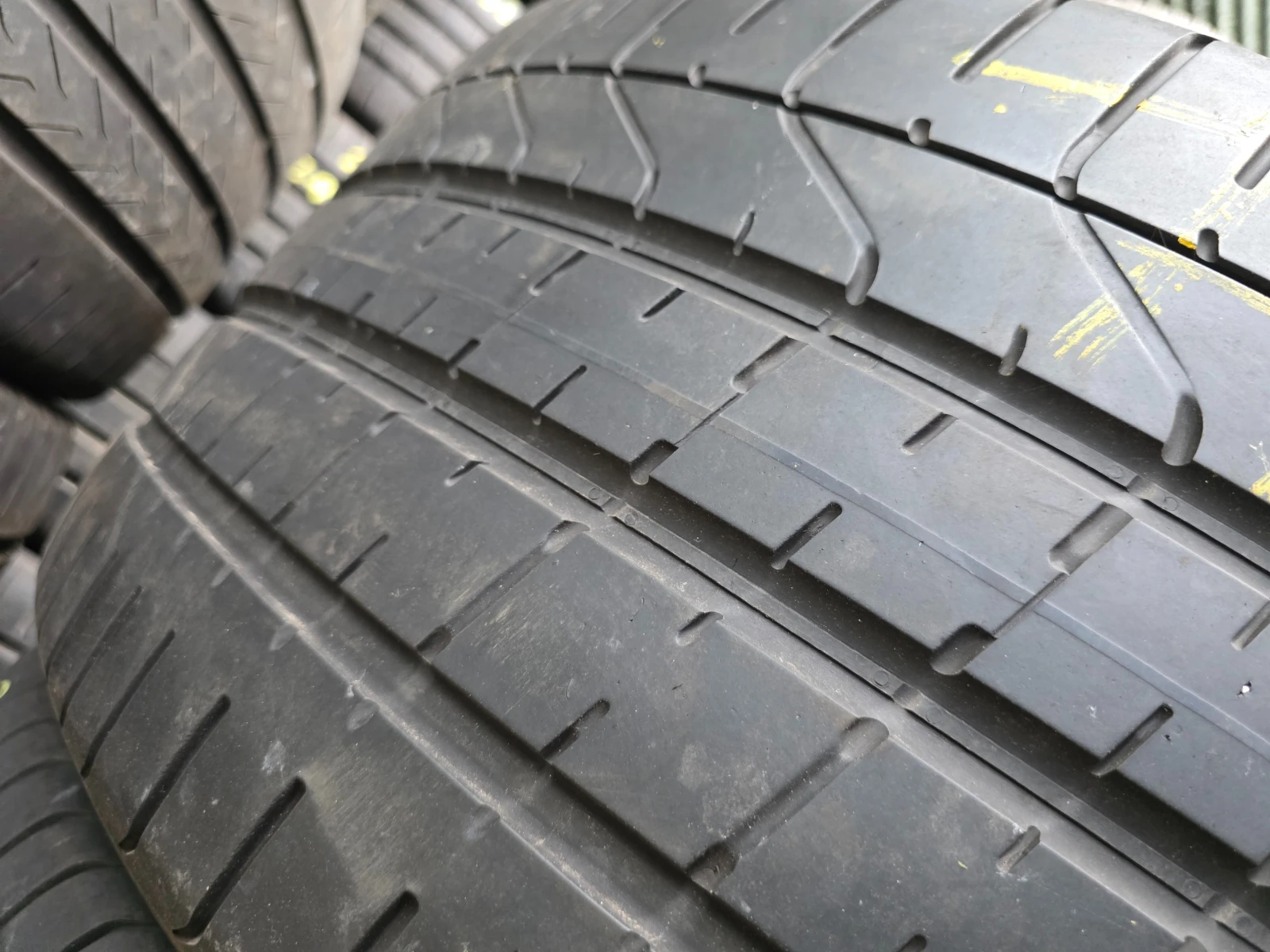 Гуми Летни 315/35R21, снимка 2 - Гуми и джанти - 55477401
