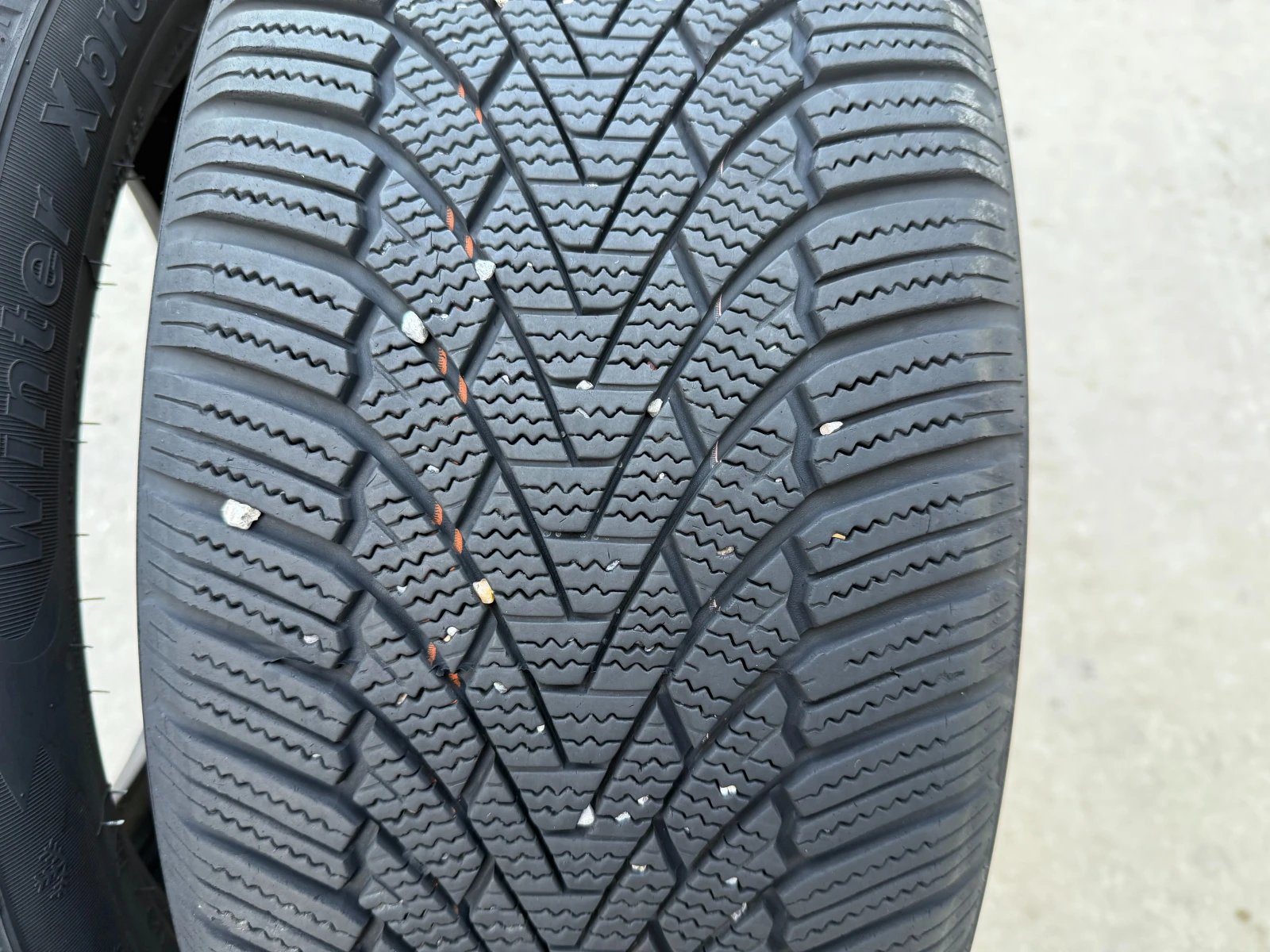 Гуми Зимни 235/50R19, снимка 3 - Гуми и джанти - 55832749