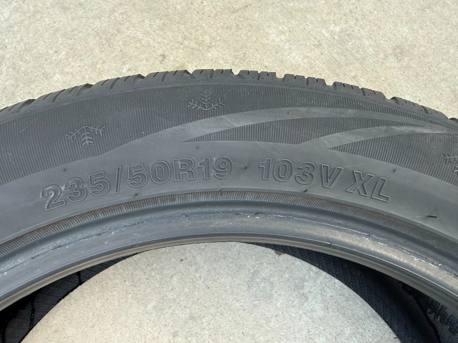 Гуми Зимни 235/50R19, снимка 7 - Гуми и джанти - 55832749